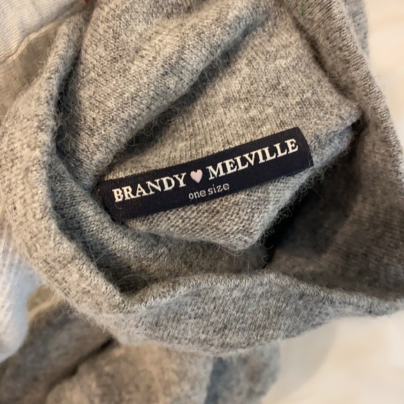 Gray Shortsleeved Turtle Neck - Picture 3 of 3